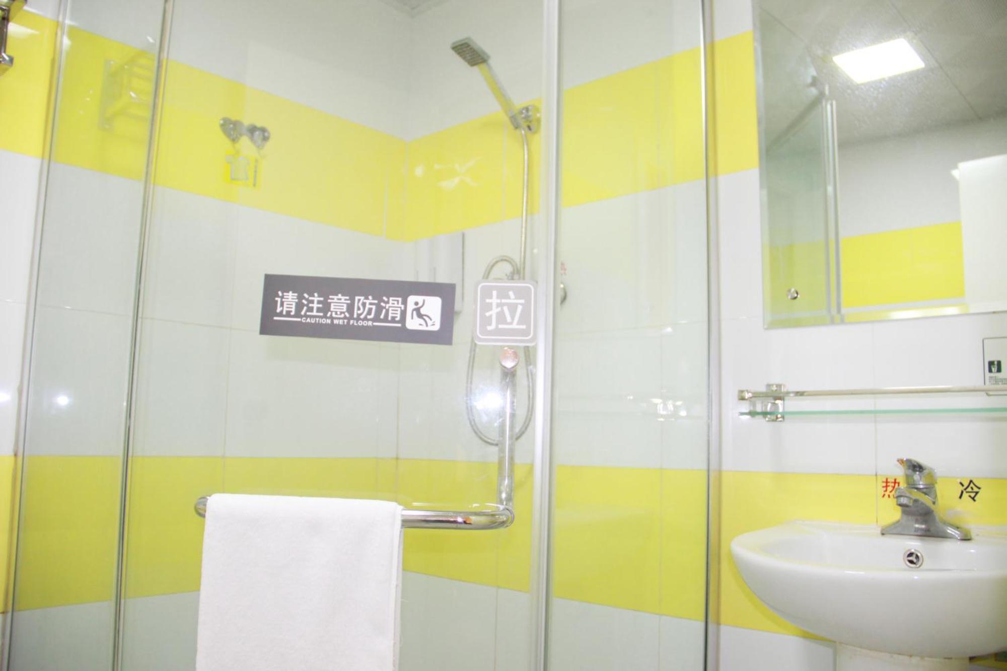 7Days Inn Guangzhou South Railway Station Huijiang Subway Station Zewnętrze zdjęcie
